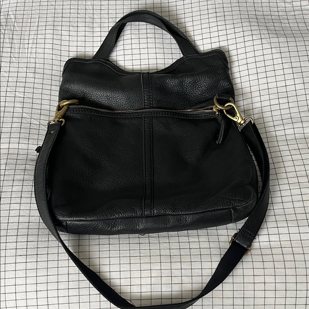 Fossil Black Leather Shoulder Bag with Gold Hardware